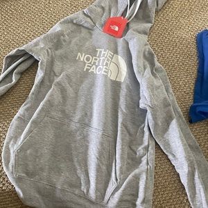 Never worn Northface pullover